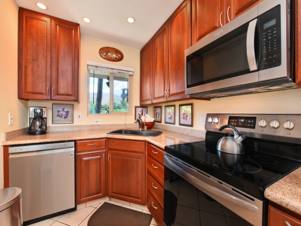 Luxury Oceanfront Condo in West Maui - Stunning Views & Amenities